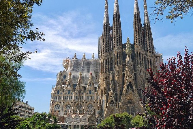 Barcelona Private 4 Hour Tour With Driver and Official Tour Guide - Excluded Services