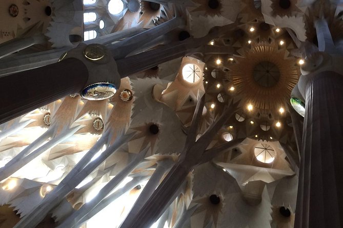 Barcelona: Sagrada Familia Highlights Max 6 People Afternoon Tour - Key Features Explained