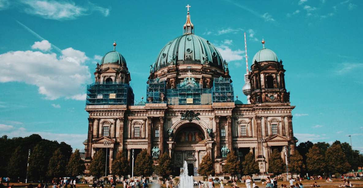 Berlin: First Discovery Walk and Reading Walking Tour - Itinerary Highlights