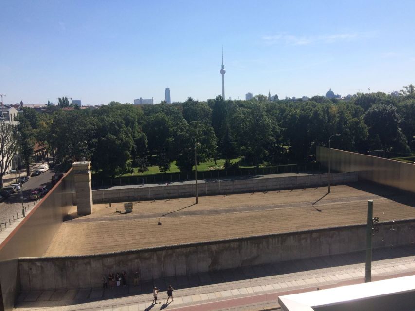 Berlin: Private Walking Tour With a Local Guide - Key Sights on the Tour