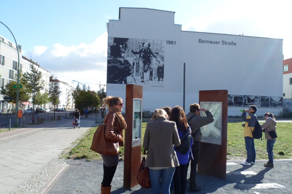 Berlin Wall: Small Group Guided Tour - Highlights