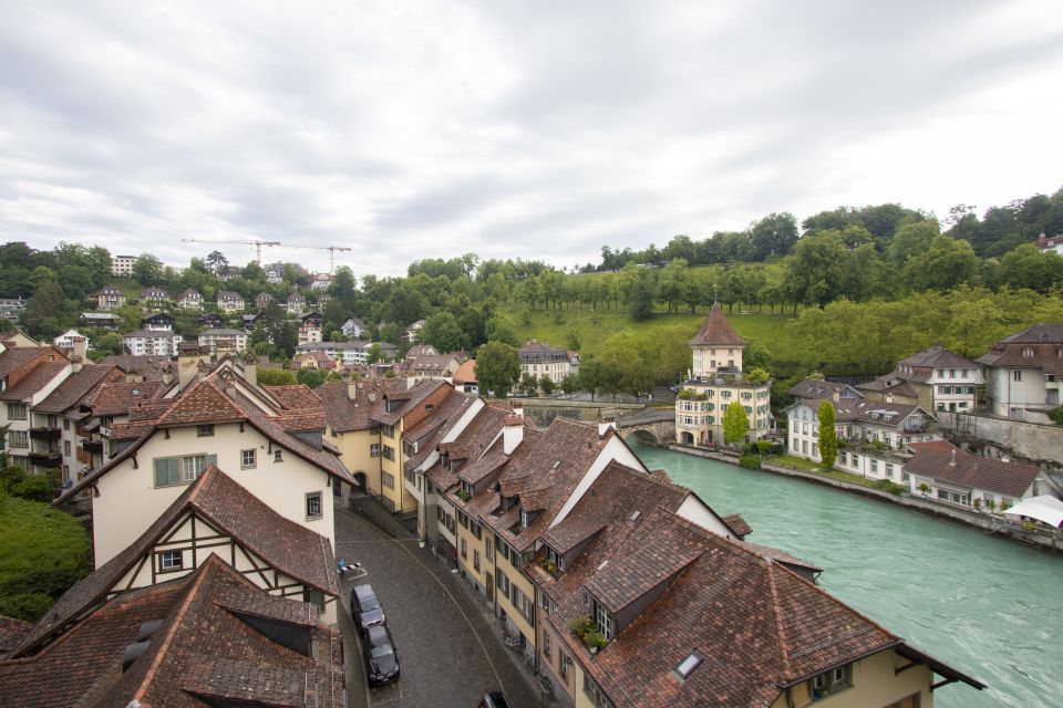 Bern: Private Exclusive Architecture Tour With Local Expert - Discovering Berns Iconic Architecture