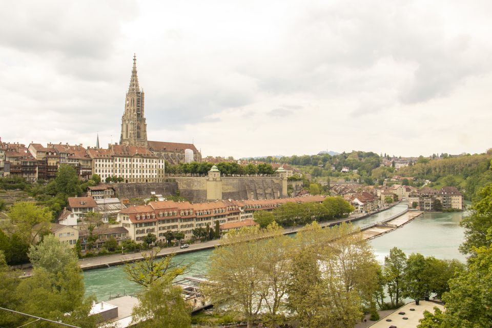 Bern: Private Exclusive History Tour With a Local Expert - Iconic Landmarks and Architecture