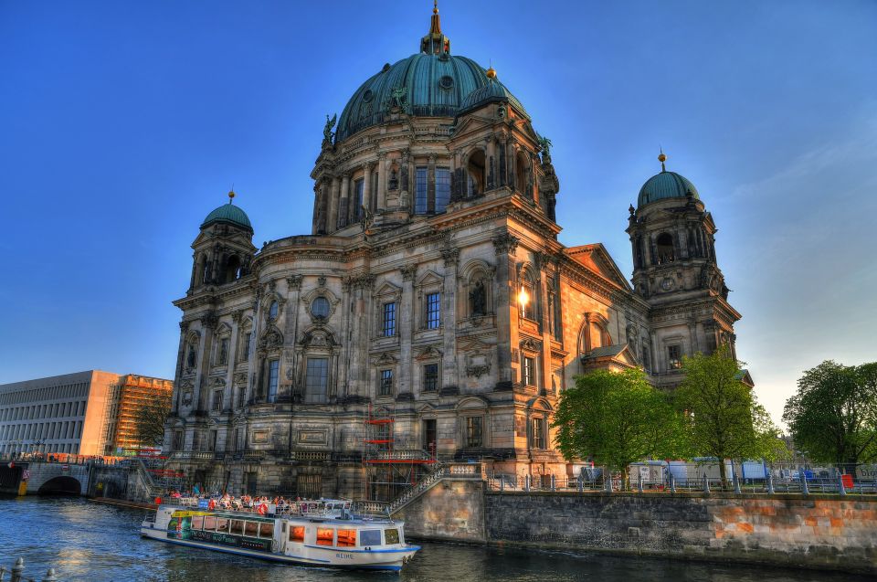 Best of Berlin - Private Tour - Brandenburg Gate: Iconic Neoclassical Monument