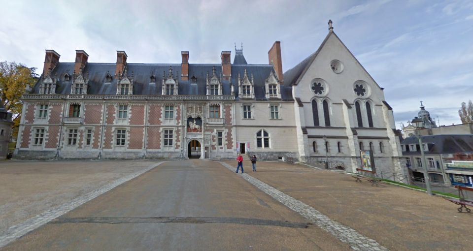 Blois: Private Tour of Blois Castle With Entry Tickets - Architectural Styles of the Castle