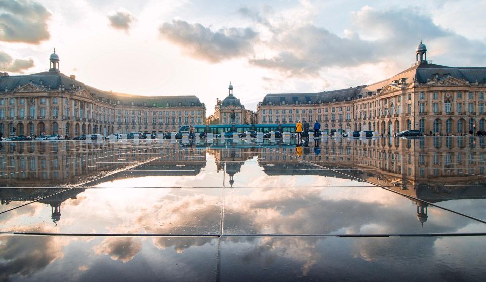 Bordeaux: The Digital Audio Guide - Immersive Historical Exploration