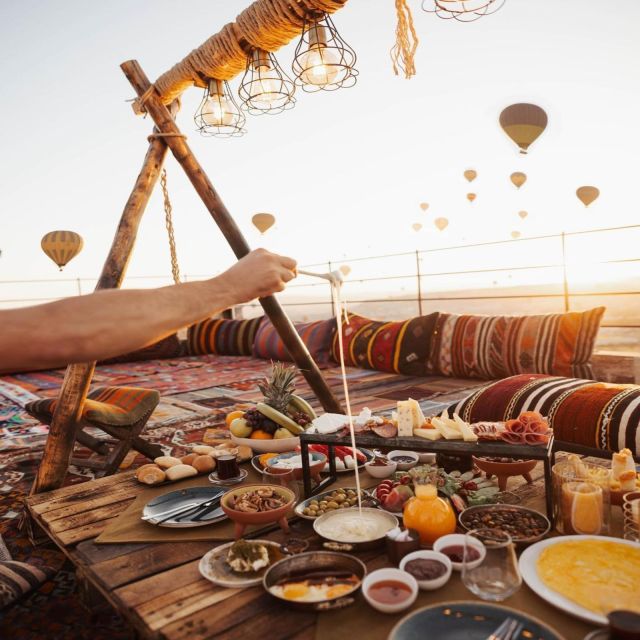 Breakfast in Cappadocia at Carpet Terrace With Balloons - Exploring Turkish Cuisine