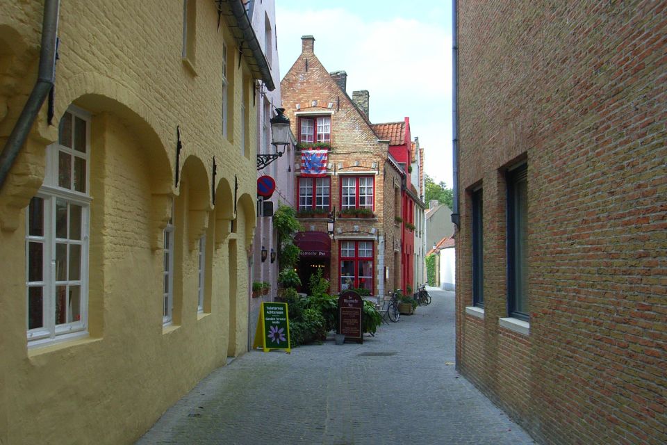 Bruges: Christmas Market Private Walking Tour - Experience Highlights