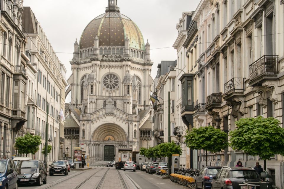 Brussels: First Discovery Walk and Reading Walking Tour - Tour Experience