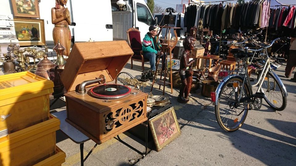 Bucharest: Private Flea Market Tour by Vintage Car - Itinerary and Highlights