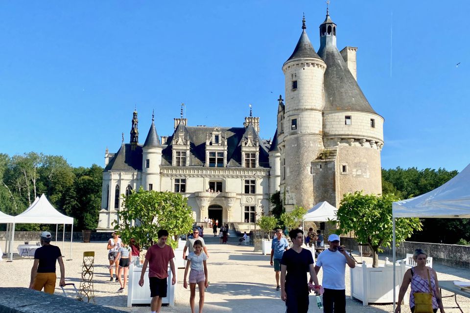 Chambord, Chenonceau, Da Vinci Castle Small Group From Paris - Highlights of the Chambord Castle