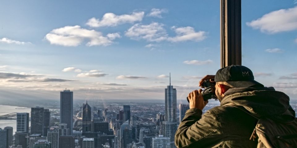 Chicago: Small Group Walking Tour With Skydeck and Boat - Exploring the Skydeck of Willis Tower