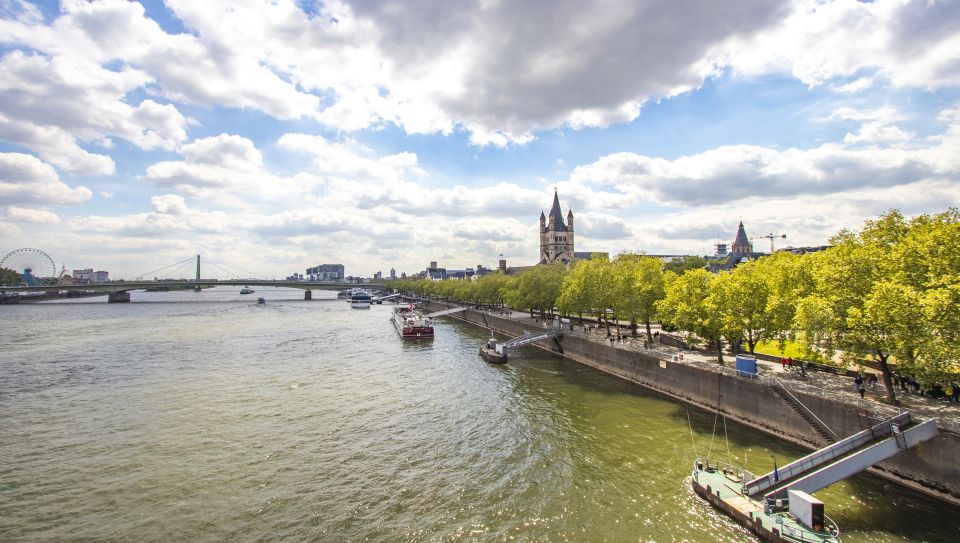 Cologne: Capture the Most Photogenic Spots With a Local - Exploring Iconic Landmarks