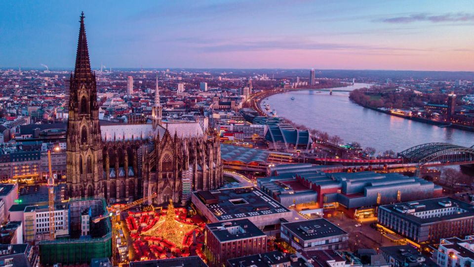 Cologne: Christmas Market Magic With a Local - Experiencing the Festive Cologne Cathedral