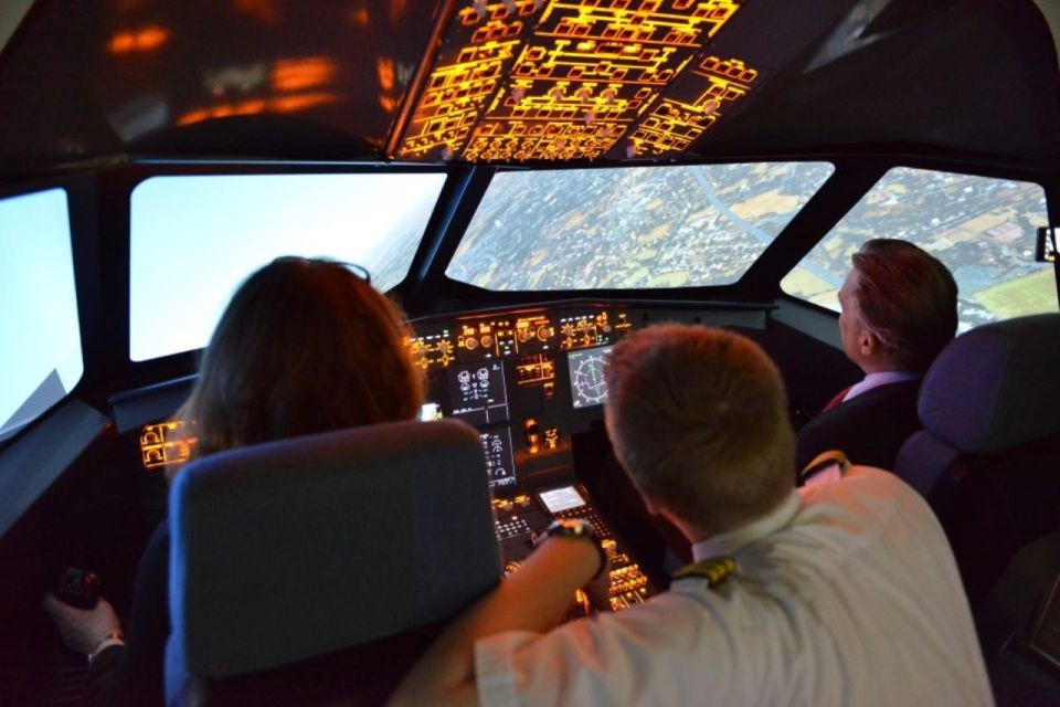 Cologne/Ehrenfeld: Boeing 747 Flight Simulation - Cockpit Instruments and Functions