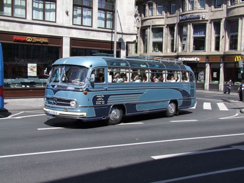 Cologne: Nostalgic Tour in German in Vintage Bus - Vintage Bus Experience