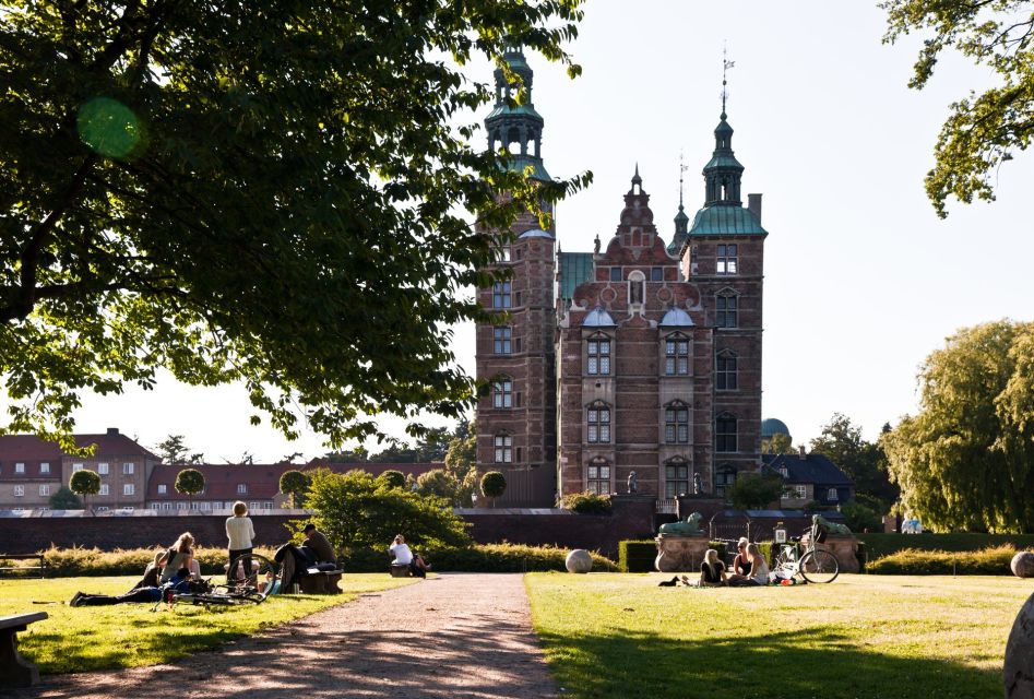 Copenhagen: Private Guided Walking Tour of Rosenborg Castle - Meeting Details and Logistics