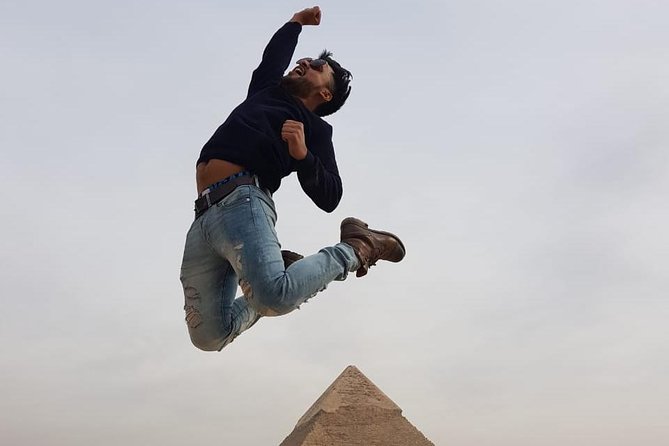 Day Tour To Pyramids of Giza and Egyptian Museum - Visiting the Pyramids