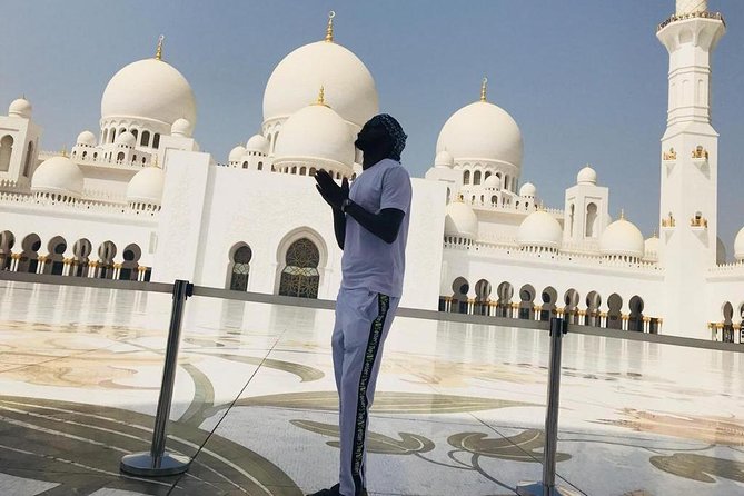 Deal: Sheikh Zayed Grand Mosque and Dubai Red Dunes With BBQ Dinner - Dress Code for the Mosque Tour