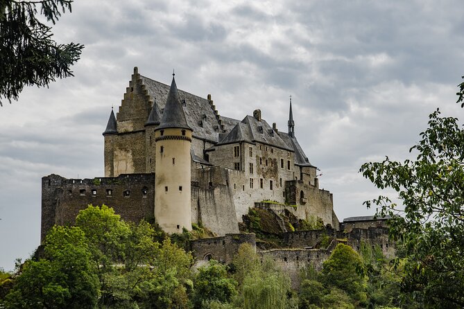 Discover Luxembourg's Most Photogenic Spots With a Local - Explore Grand Ducal Palace and Cathedral