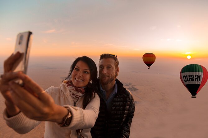 Dubai Hot Air Balloon, Land Rover Defender & Gourmet Breakfast - Soaring Over Desert Landscapes