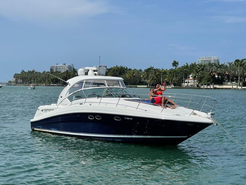 ⭐️⭐️⭐️⭐️⭐️ Private 🛥️ Yacht Rentals ⏰ 4h 🍾 Champagne Gift - Miamis Picturesque Skyline