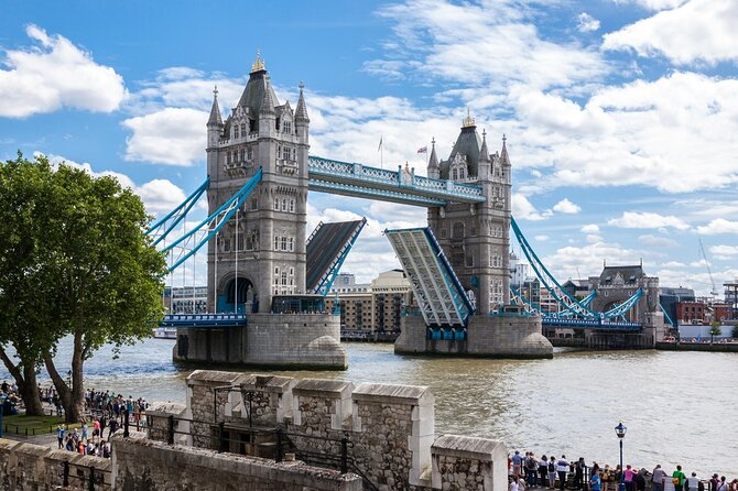 Easy Access Tower Bridge and Engine Room & Scenic Thames Cruise - Meeting and Pickup