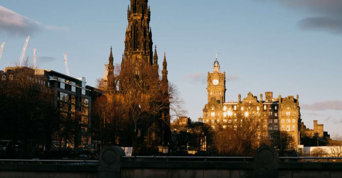 Edinburgh: First Discovery Walk and Reading Walking Tour - Itinerary