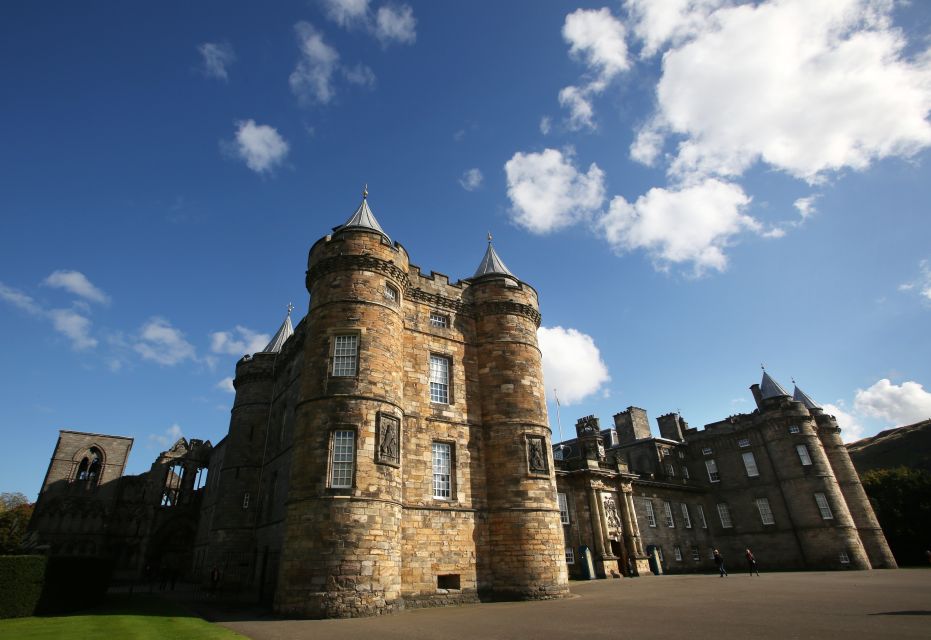 Edinburgh: Palace of Holyroodhouse Entry Ticket - Mary Queen of Scots Chambers