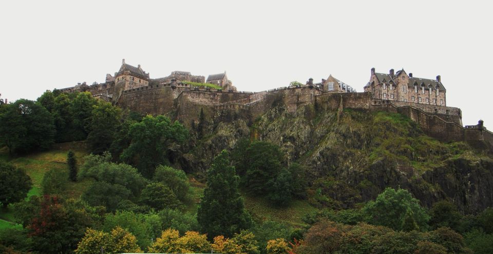 Edinburgh Uncovered Private 3-Hour Group Tour - Exploring the Old Town