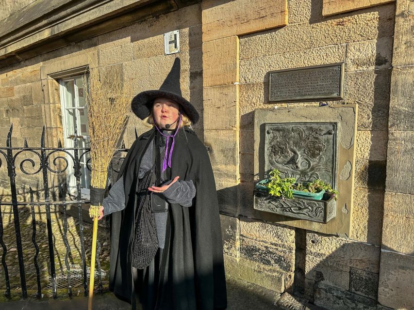 Edinburgh: Witches Old Town Walking Tour & Underground Vault - Immersive Witchcraft Experience