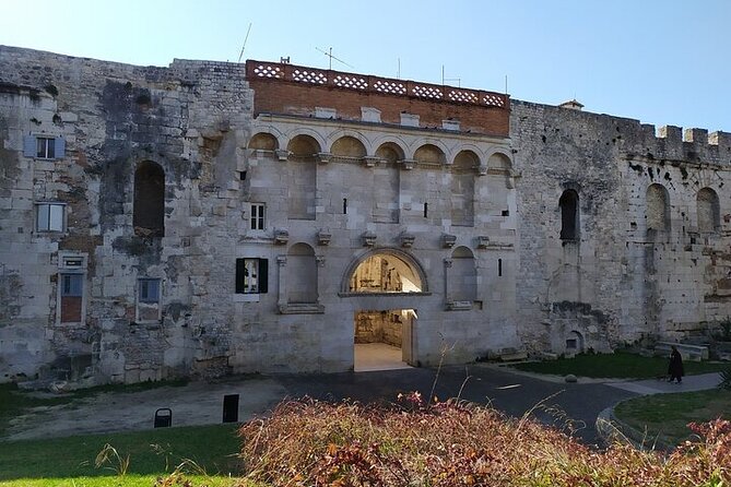 Experience Split With Local Professional Historian - Small Group - Highlights of the Tour