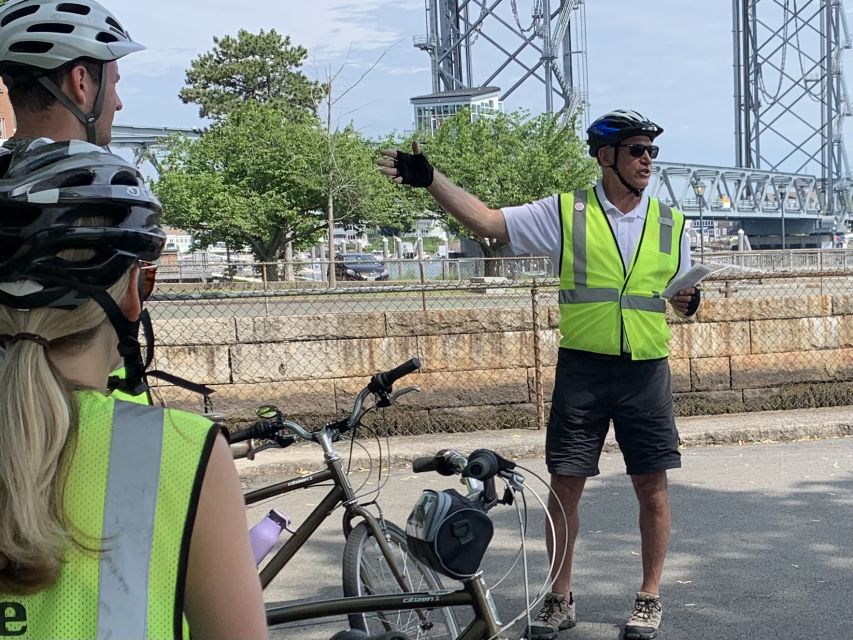 Explore the Islands & Harbor Guided Bike Tour 2-2.5 Hrs. - Itinerary Highlights