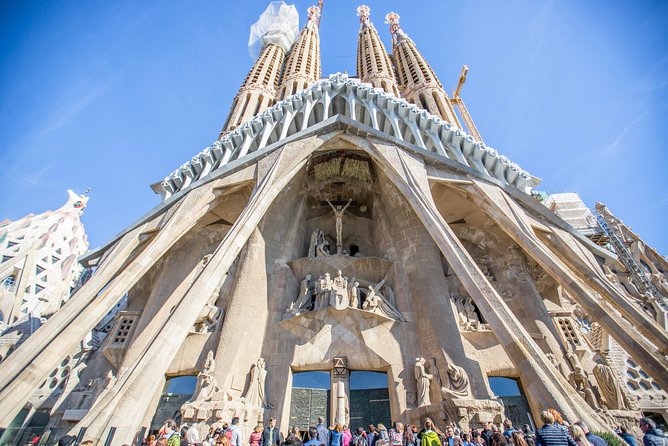 Fast Track Sagrada Familia English Guided Tour - Sagrada Familia Highlights