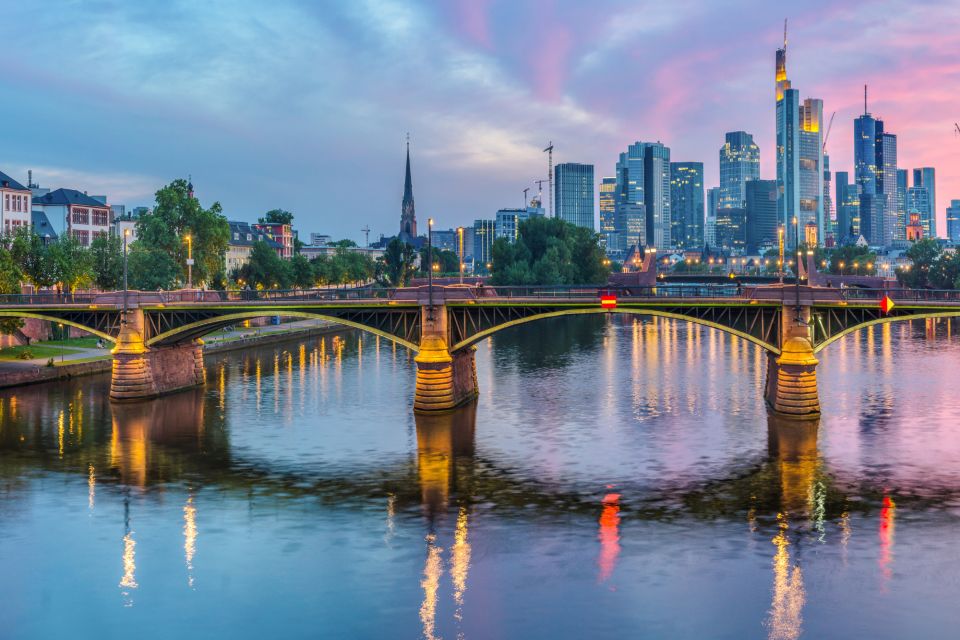 Frankfurt: Highlights Self-Guided Scavenger Hunt & City Tour - Tour Experience