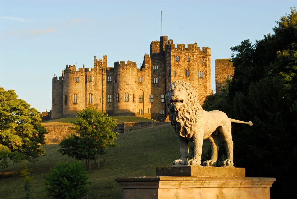 From Edinburgh: Day Trip to Bamburgh and Alnwick Castle - Itinerary at a Glance