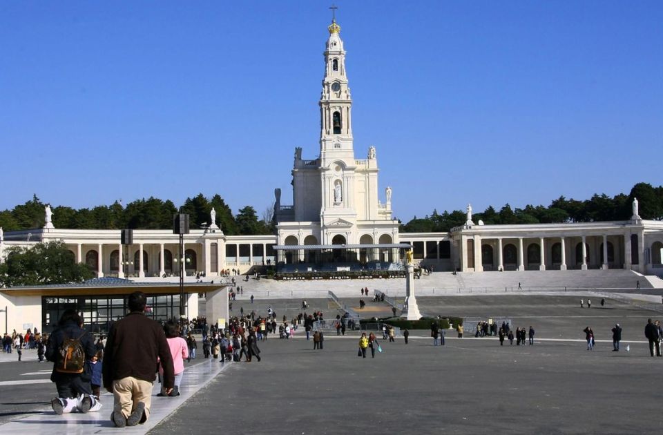 From Lisbon: Day Tour to Fatima, Nazare and Obidos - Pickup and Transportation