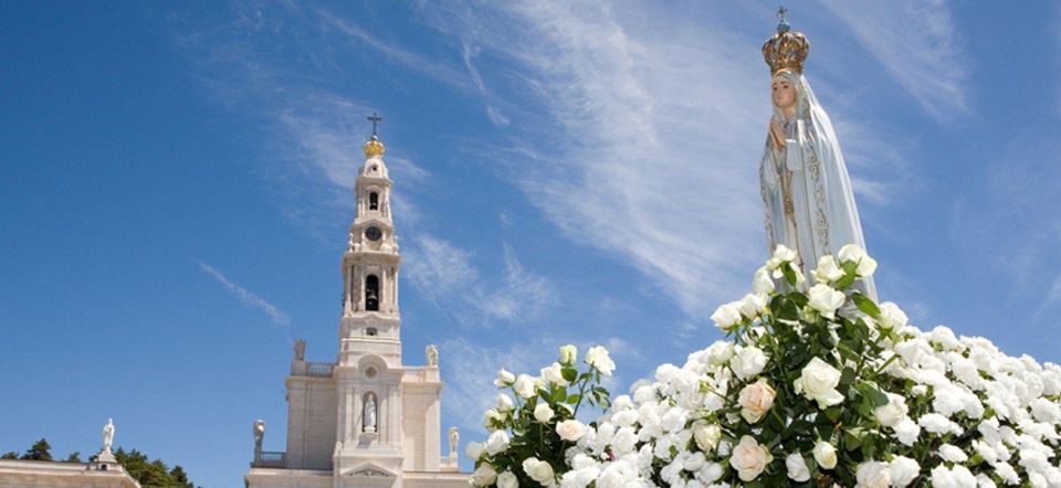 From Lisbon: Shared Tour to Fátima, Óbidos, Batalha and Nazaré - Medieval Town Visit