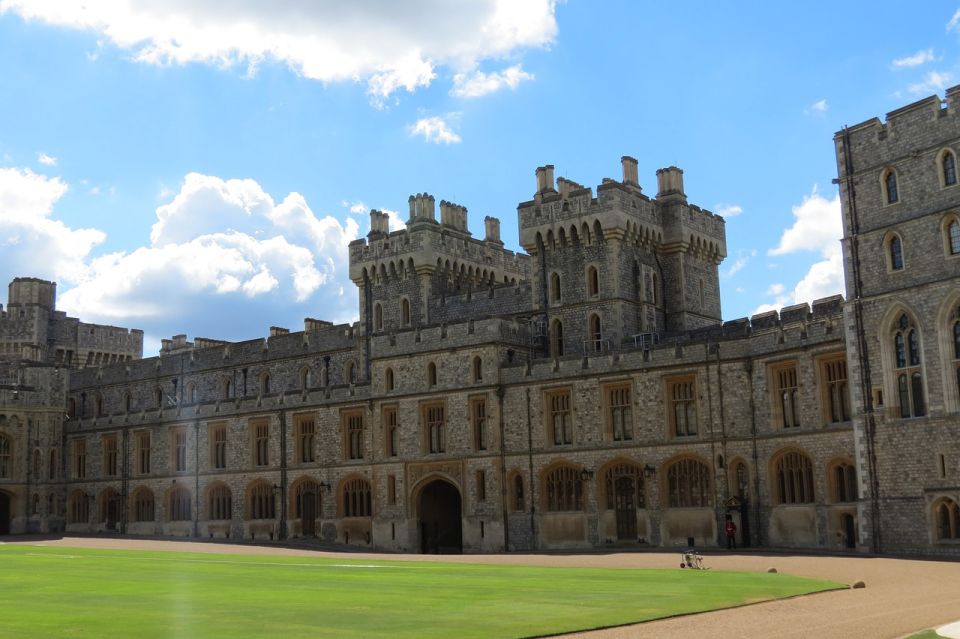 From London: Stonehenge & Windsor Castle Tour With Entrance - Visiting Stonehenge