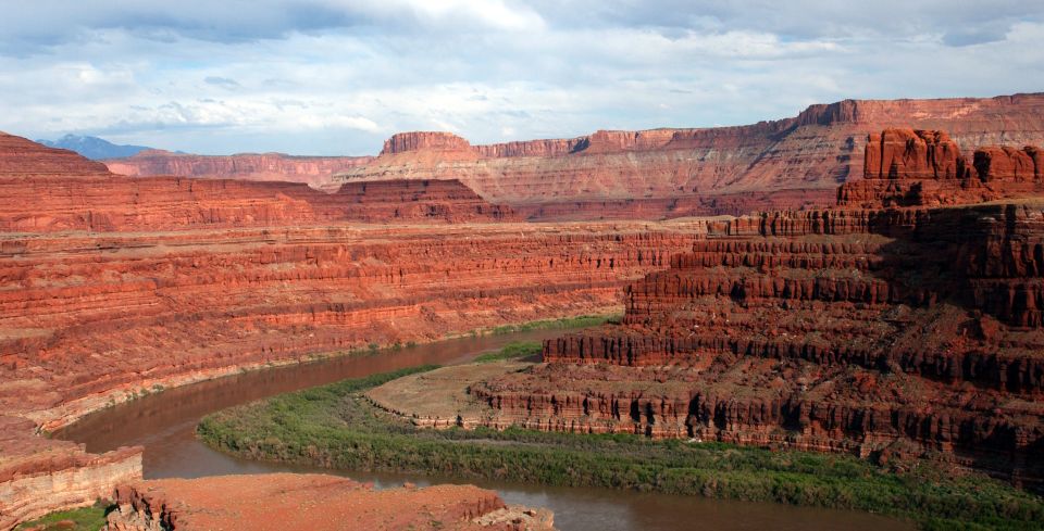 From Moab: Canyonlands 4x4 Drive and Colorado River Rafting - 4x4 Drive in Canyonlands National Park