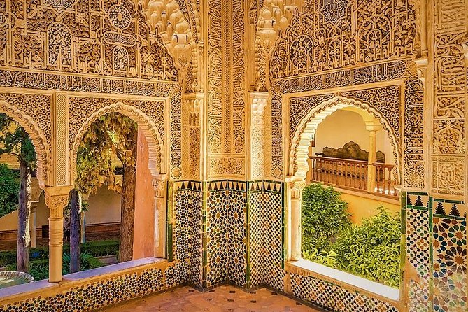 Full Alhambra Tour With Preferential Access (English Language) - Inclusions