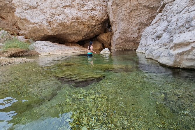 Full-Day Bimmah Sinkhole and Wadi Al Arbeieen Tour - Pickup and Meeting Details