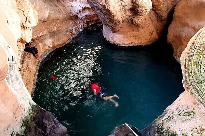 Full-Day Private Tour of Wadi Shab and Bimmah Sinkhole - Accessibility and Considerations