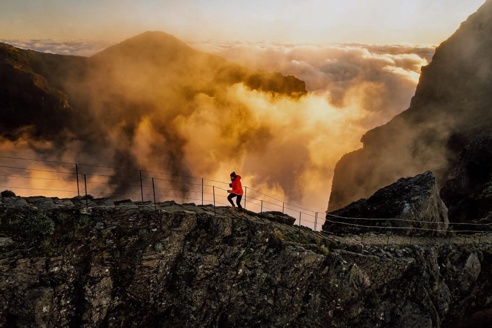 Funchal/Caniço: Sunrise Pico Do Arieiro & PR1 Hike Transfer - Transportation Details