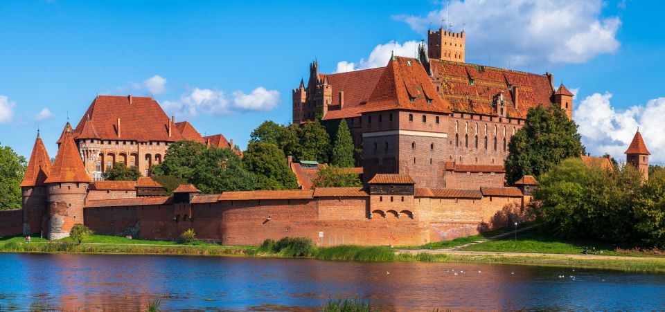 Gdansk: Malbork Castle Regular Tour - Itinerary