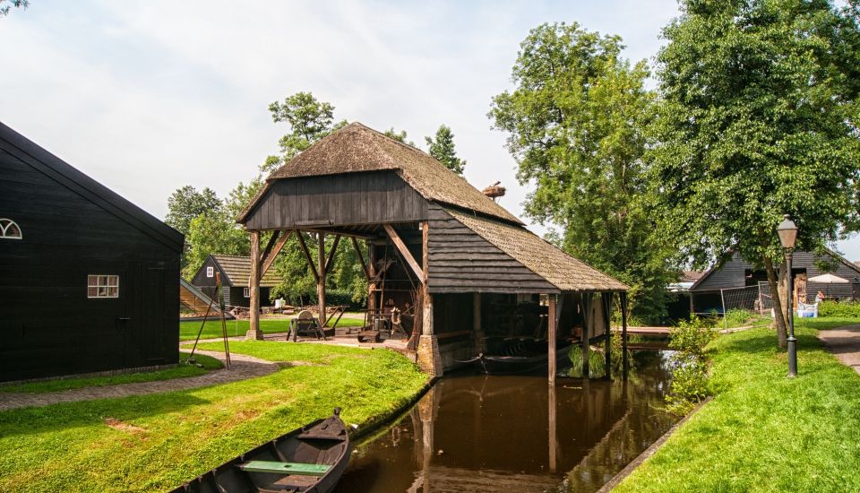 Giethoorn: Private Day Trip With Boat Tour From Amsterdam - Inclusions and Experience