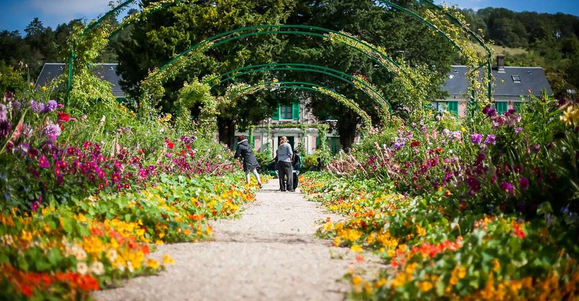 Giverny: Monets House and Gardens Guided Tour - Discovering the Clos Normand Garden