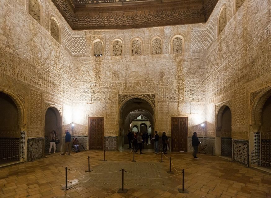 Granada: Alhambra and Nasrid Palaces Private Tour - Highlights of the Tour