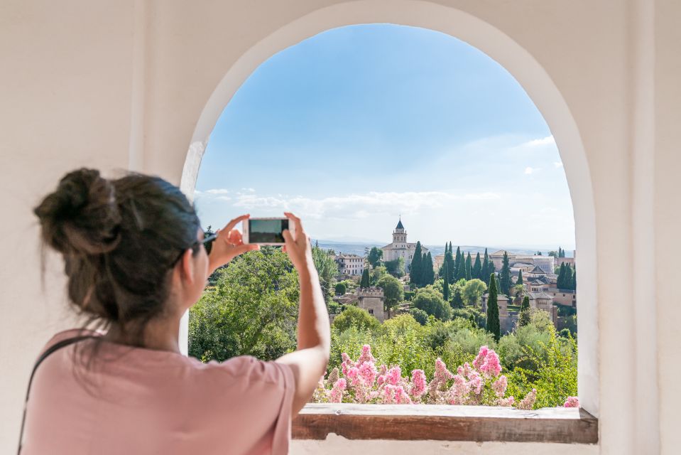 Granada: Alhambra Ticket and Guided Tour With Nasrid Palaces - Highlights of the Experience