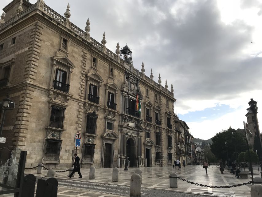 Granada: Historical City Center and Albaicín Private Tour - Key Landmarks